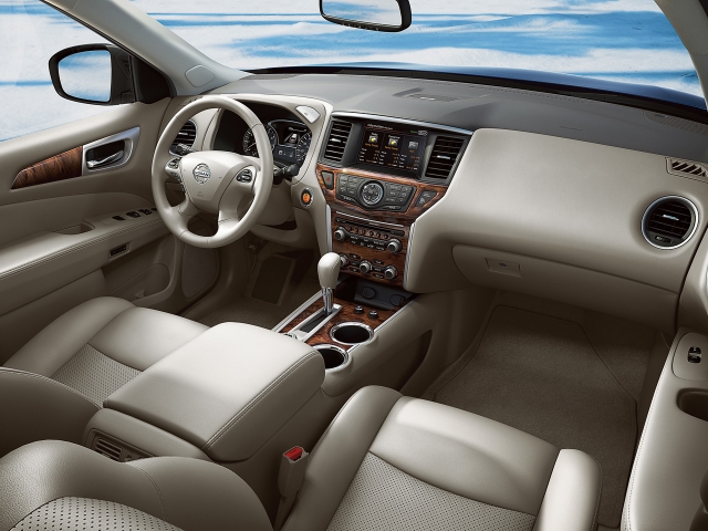 Nissan Pathfinder 2013 приборная панель