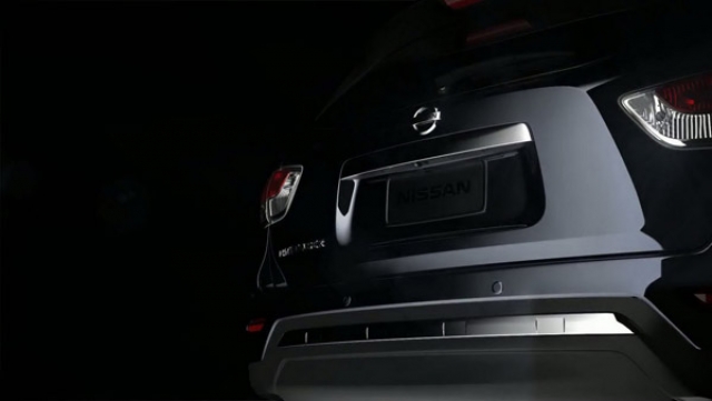 Nissan Pathfinder 2013 вид сзади