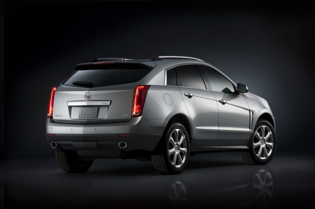2013-Cadillac-SRX (1) вид сзади