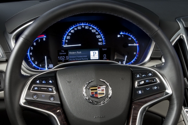 приборная панель 2013-Cadillac-SRX (5)