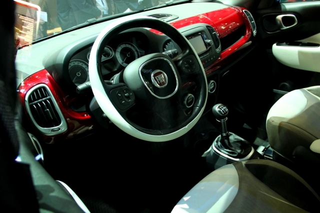 Fiat 500l водительское место