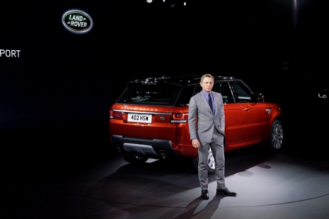 Land Rover знает, сколько стоят услуги Джеймса Бонда