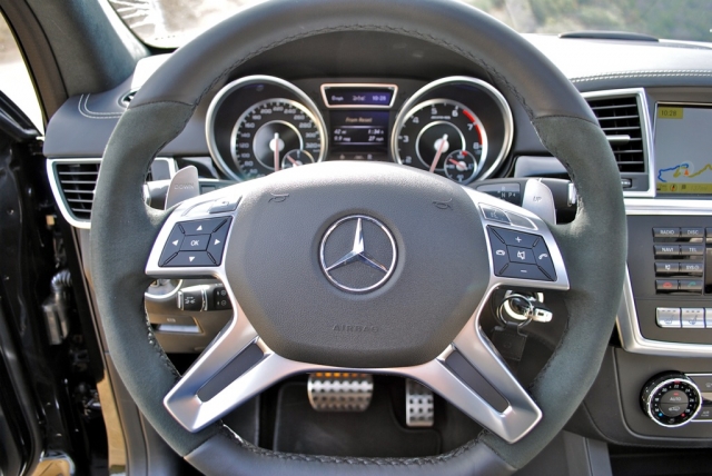 Mercedes-Benz ML63 AMG 2013 рулевое колесо