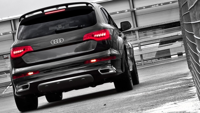 Audi Q7 Quattro Wide Track - вид сзади