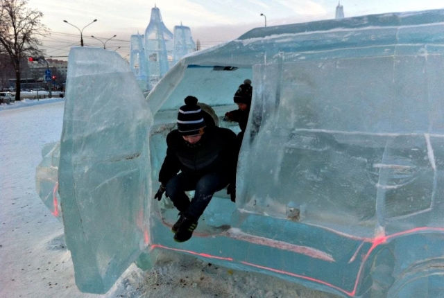 Ледяная Toyota Land Cruiser