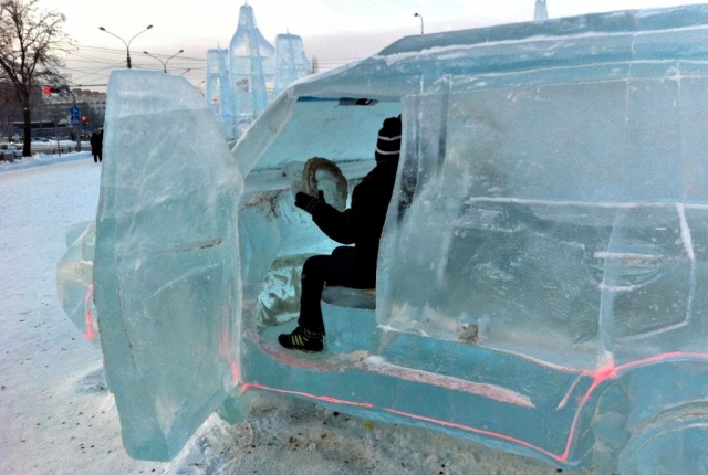 Ледяная Toyota Land Cruiser